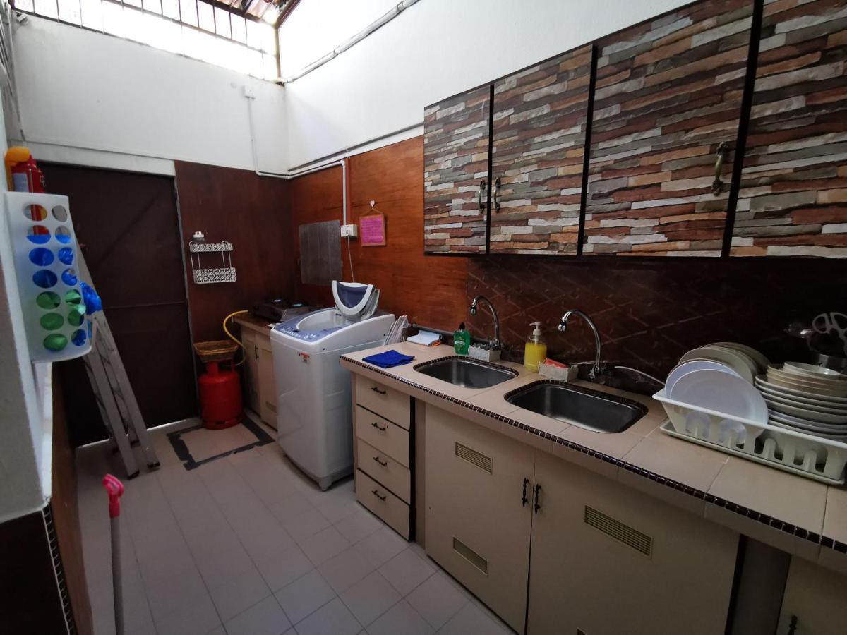 Dou Houz Gurney Hotel จอร์จทาวน์ ภายนอก รูปภาพ