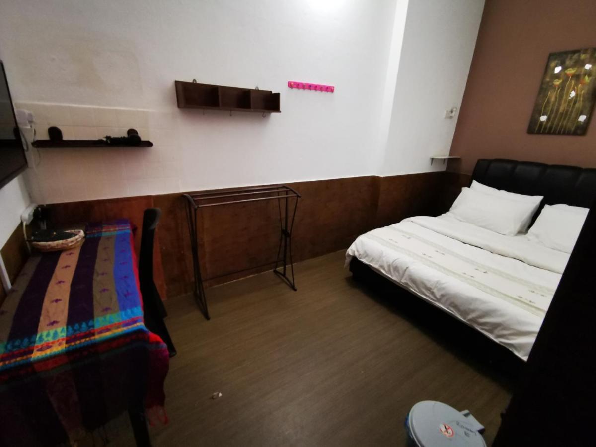 Dou Houz Gurney Hotel จอร์จทาวน์ ภายนอก รูปภาพ